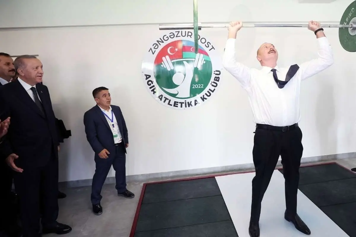 (ویدئو) شیرین کاری علی اف مقابل اردوغان!