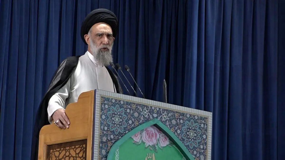 امام جمعه موقت اصفهان: عده‌ای فریب شبهه‌افکنی دشمنان را می‌خورند