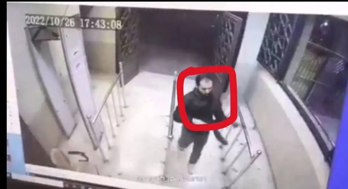 (ویدئو) لحظه ورود فرد تروریست به حرم شاهچراغ شیراز