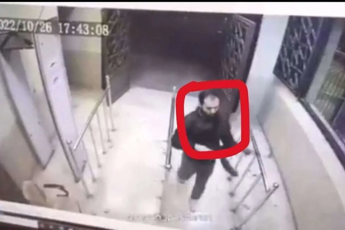 (ویدئو) لحظه ورود فرد تروریست به حرم شاهچراغ شیراز