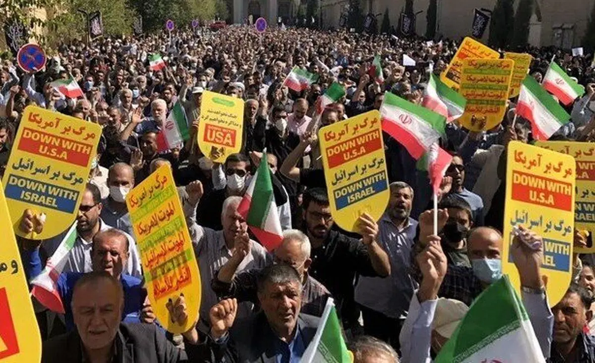راهپیمایی مردمی در اعتراض به حمله تروریستی در شاهچراغ