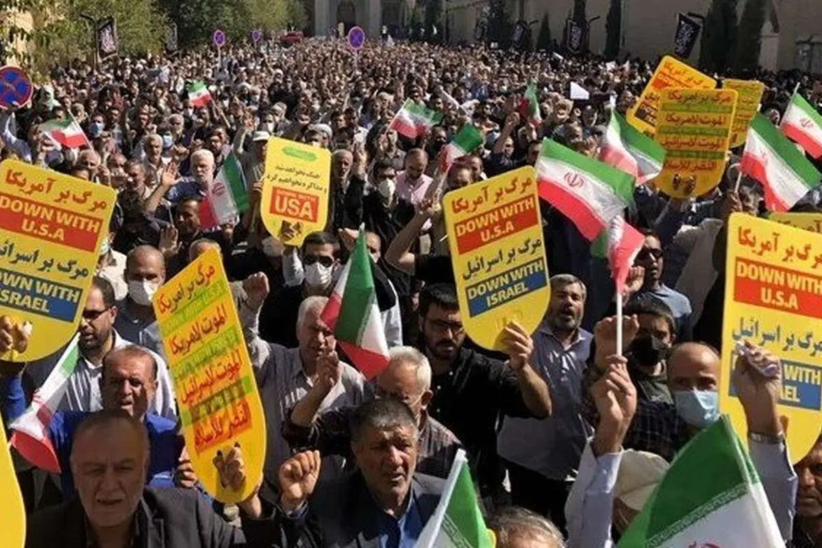 راهپیمایی مردمی در اعتراض به حمله تروریستی در شاهچراغ