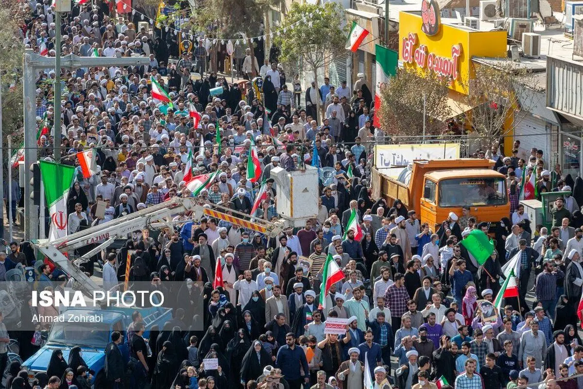 (تصاویر) راهپیمایی نمازگزاران قمی