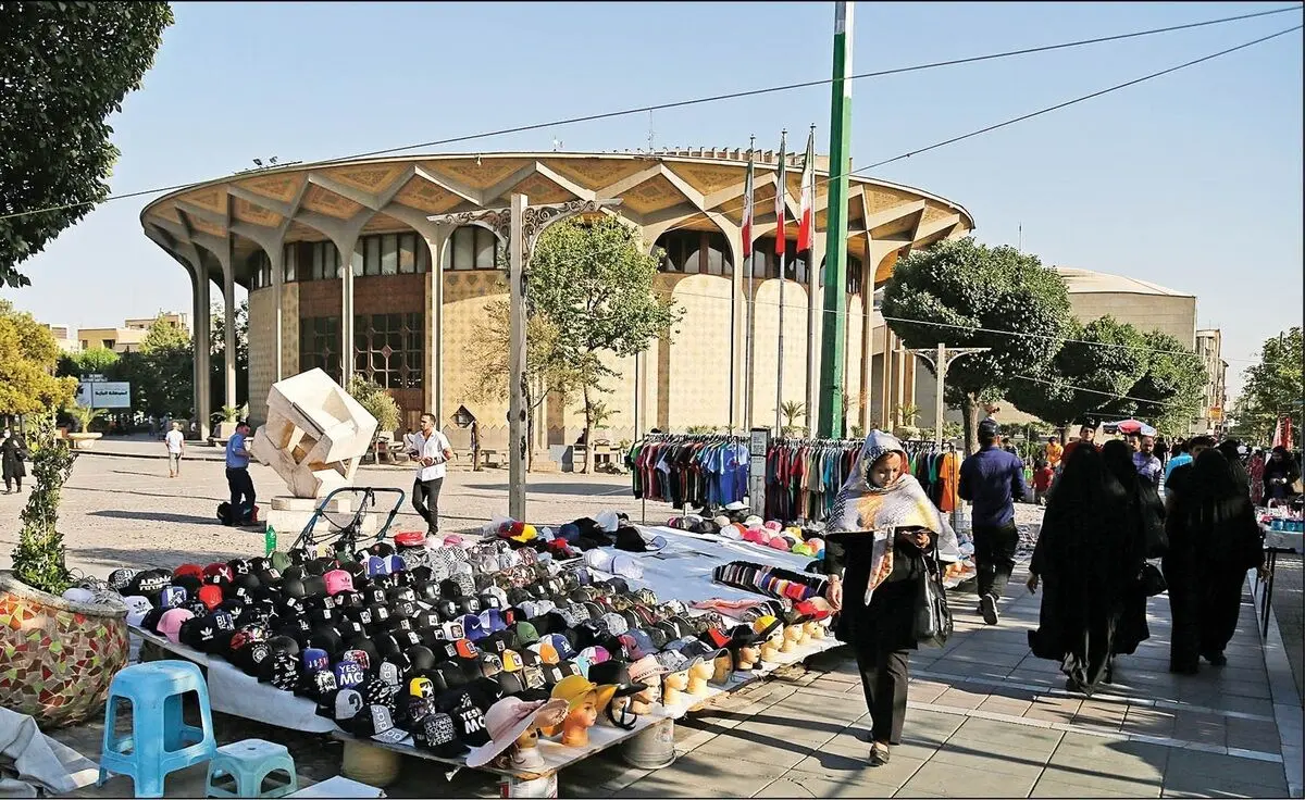 دستفروشی در چهارراه ولی‌عصر ممنوع شد