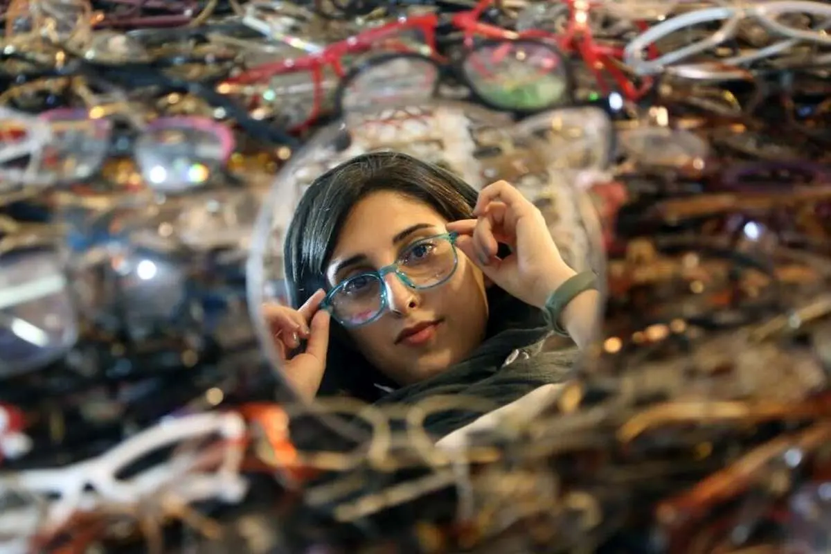 (تصاویر) گزارش رسانه خارجی از موزه عینک شهروند ایرانی