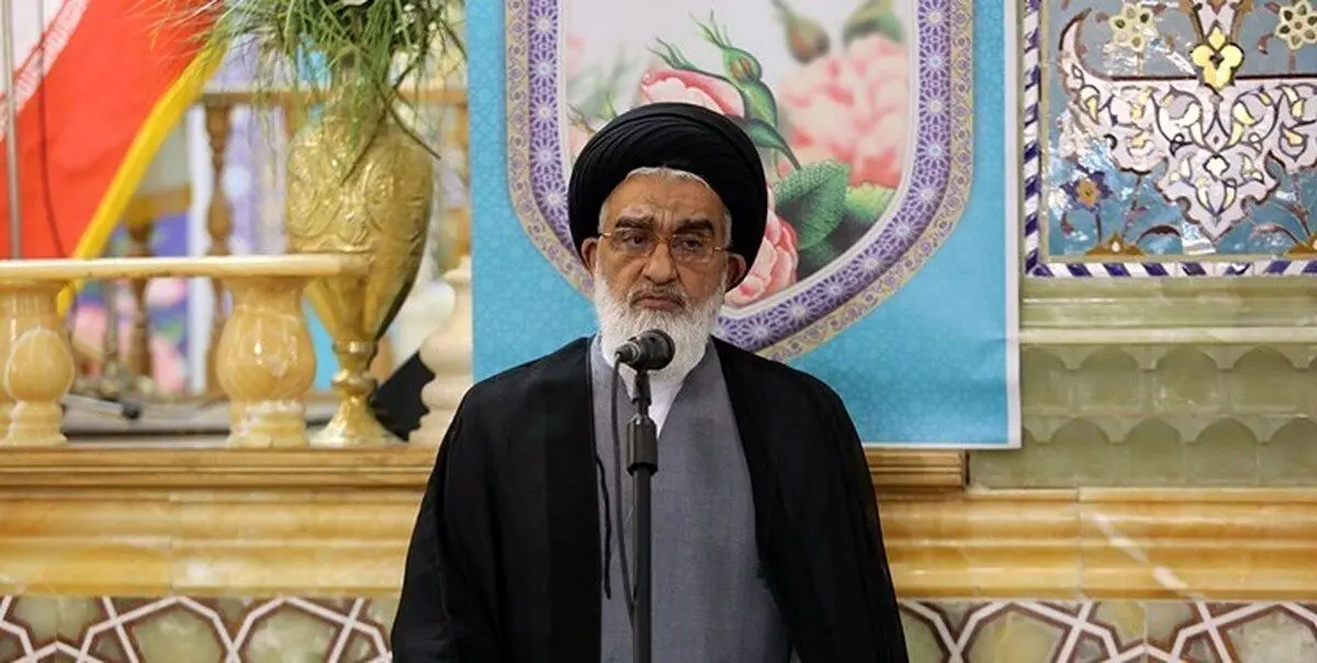 امام جمعه قم: فضای مجازی ضربه‌های سنگینی به اعتبار نظام وارد کرد