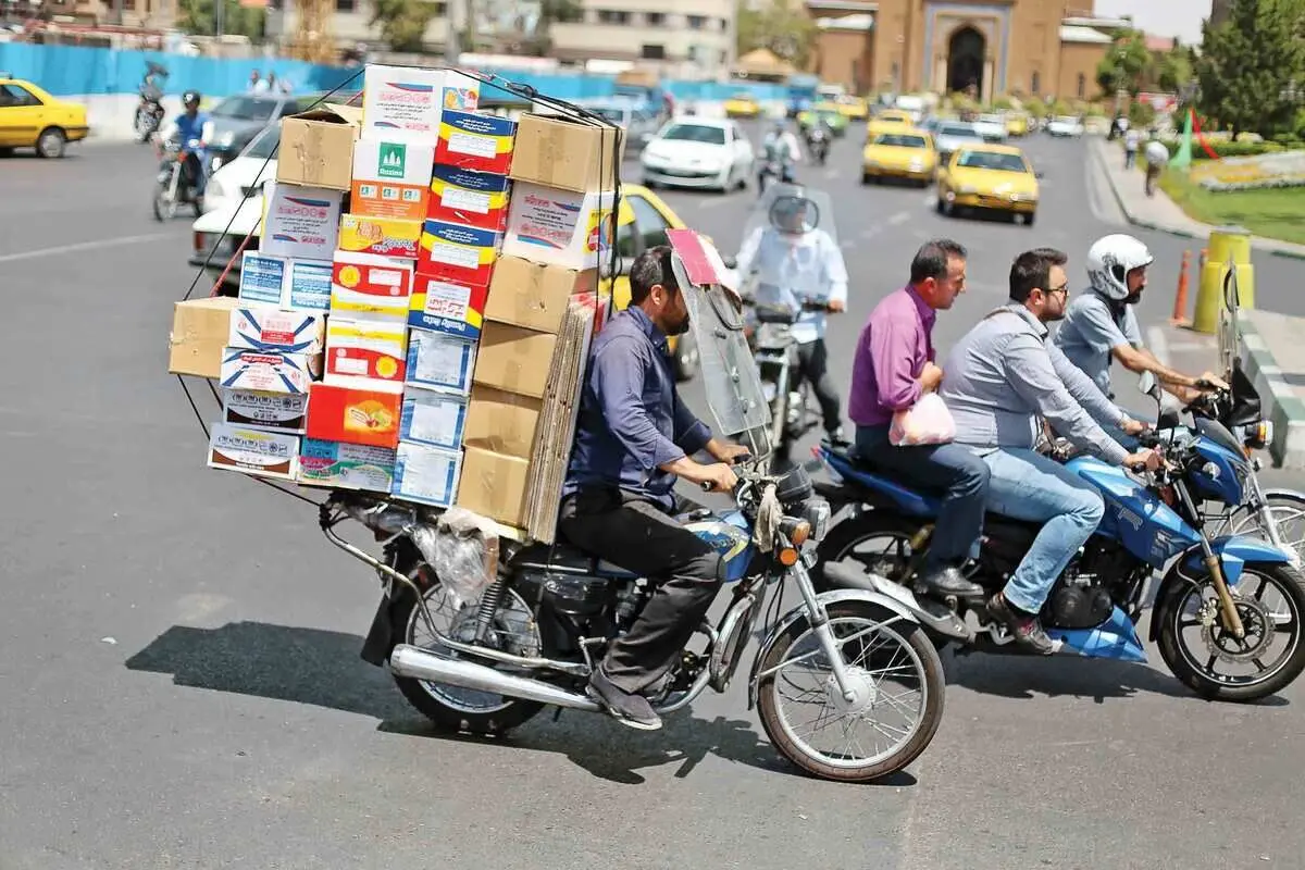 انبوه موتورسیکلت‌ها مرکز تهران را شبیه شهر‌های ویتنام کرده‌اند