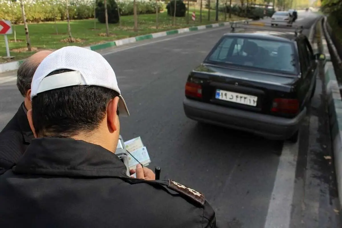 نصب آگهی و تصویر بر روی بدنه داخلی یا خارجی خودرو ممنوع