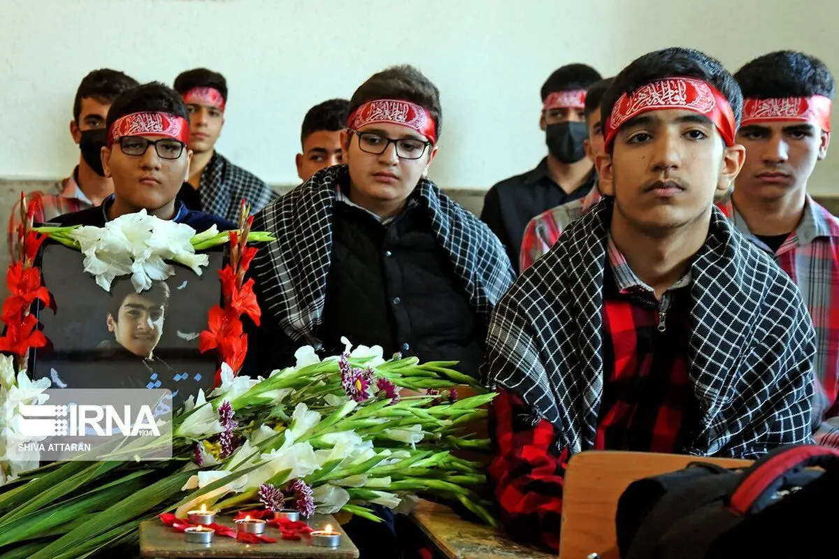 (تصاویر) در سوگ دانش آموز شهید حادثه تروریستی شاهچراغ