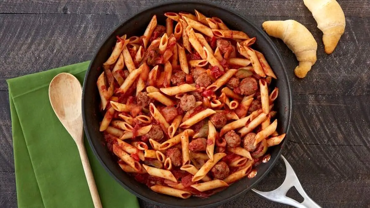 طرز تهیه پاستا با سوسیس دودی + آموزش سس ایتالیایی
