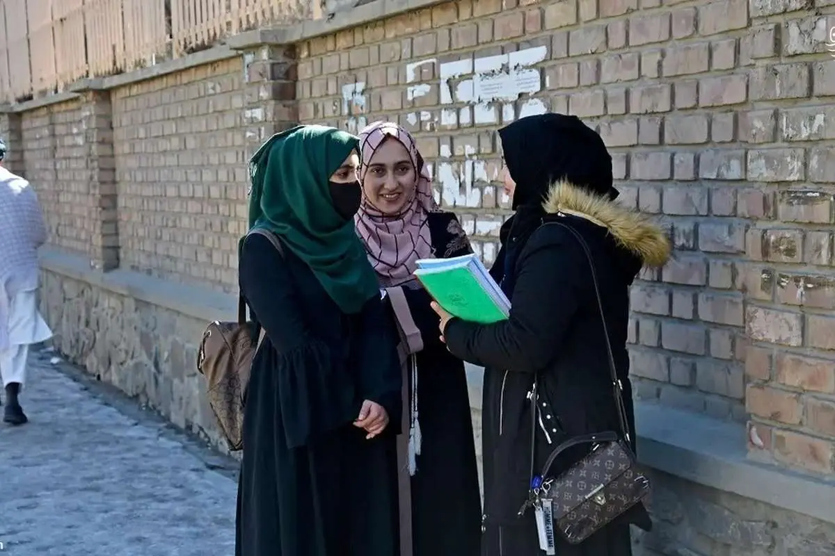 (ویدئو) طالبان با شلاق دختران دانشجو را سرکوب کرد!