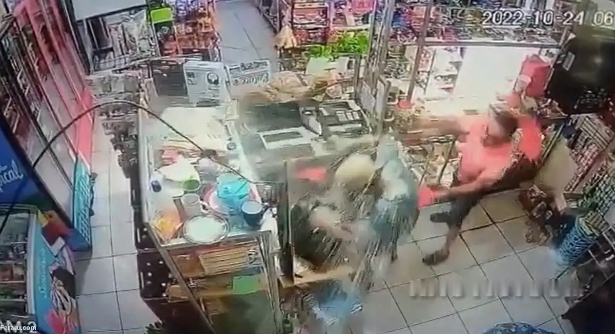 (ویدئو) سرقت نافرجام از سوپرمارکت با شمشیر
