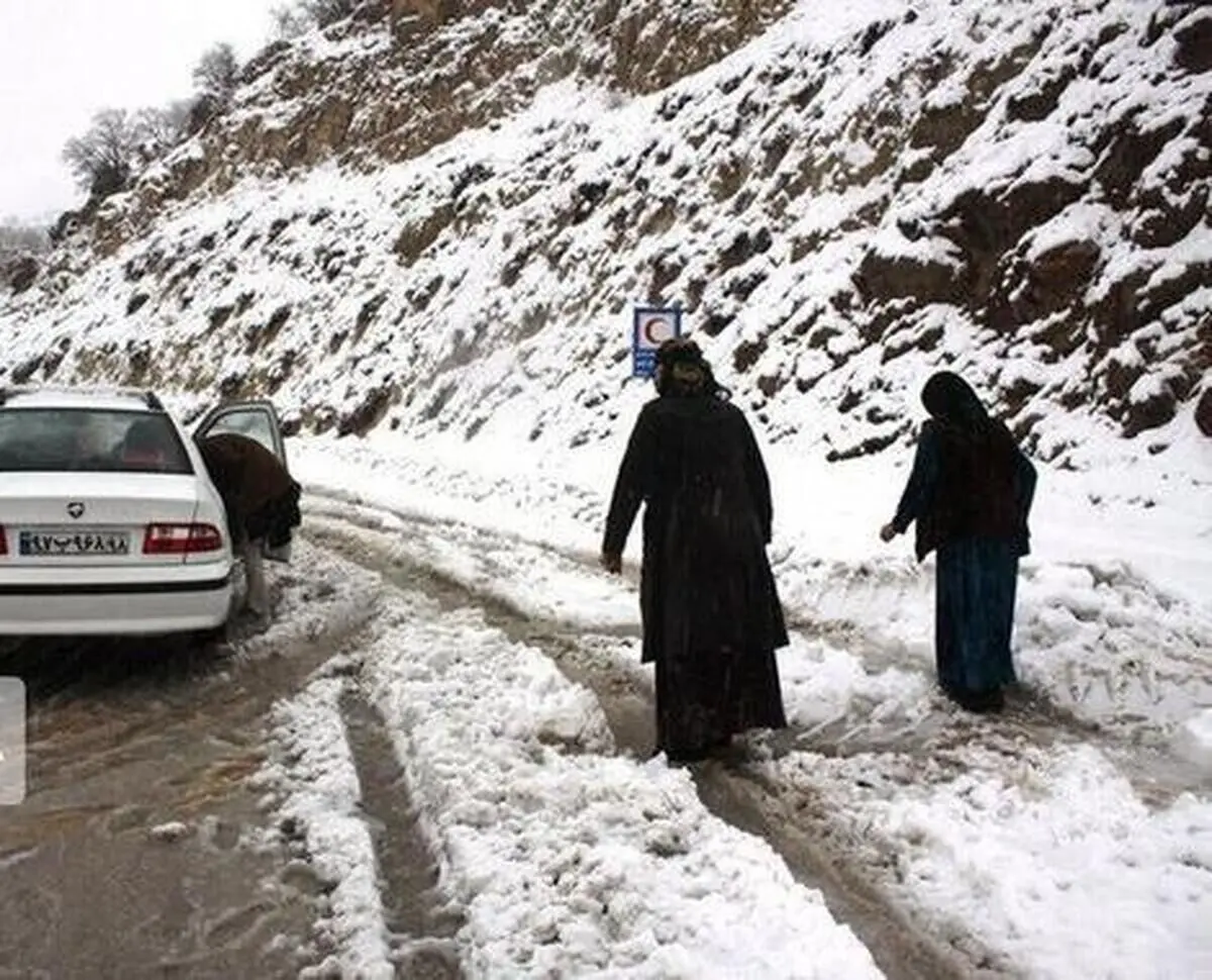 بارش ۱۵ سانتی متری برف در گردنه گله بادوش لرستان