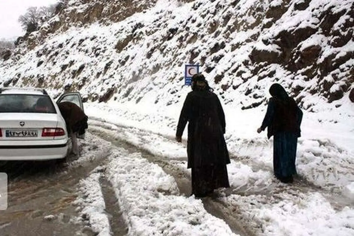 بارش ۱۵ سانتی متری برف در گردنه گله بادوش لرستان