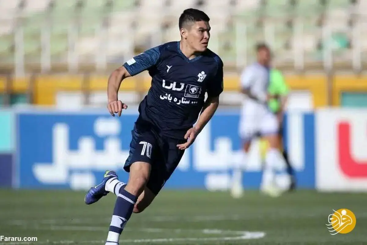 (عکس) مهاجم سابق پرسپولیس در حال عبادت