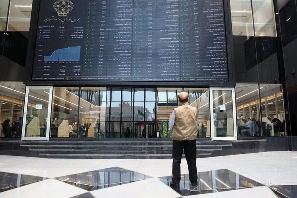 بازار بورس یکشنبه یکم آبان ۱۴۰۱؛ عقب‌گرد بورس به کانال یک میلیون و ۲۰۰ هزار واحد
