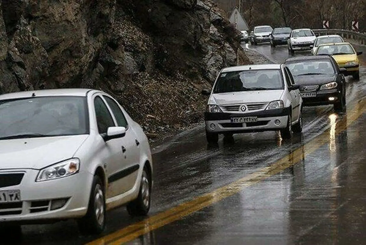 بارش باران در جاده‌های ۲ استان و ترافیک نیمه‌سنگین در ۵ محور
