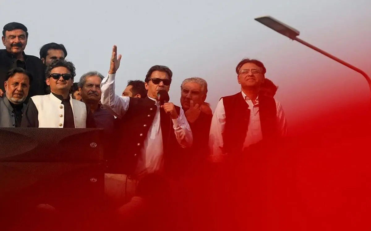 (ویدئو) لحظه‌ی تیراندازی فرد مسلح به عمران خان