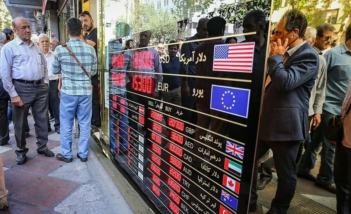 دلایل عمده افزایش قیمت دلار؛ چرخش نقدینگی از بازار‌های مسکن و بورس به بازار دلار و طلا