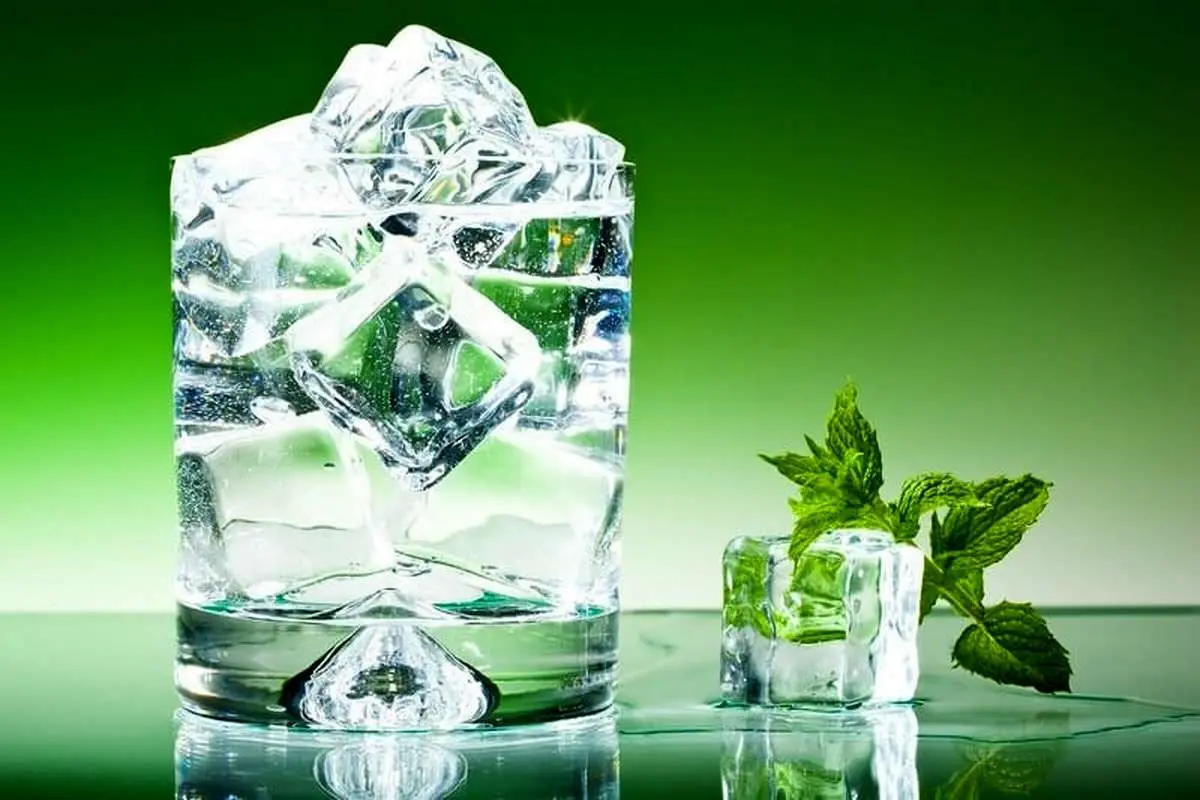 با نوشیدن آب یخ چه اتفاقی در بدن ما میافتد؟
