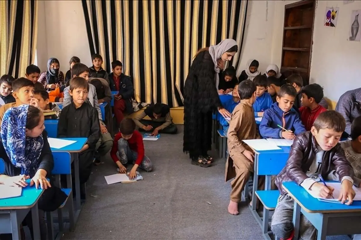 (تصاویر) اقدام جالب دو خواهر افغان ضد طالبان