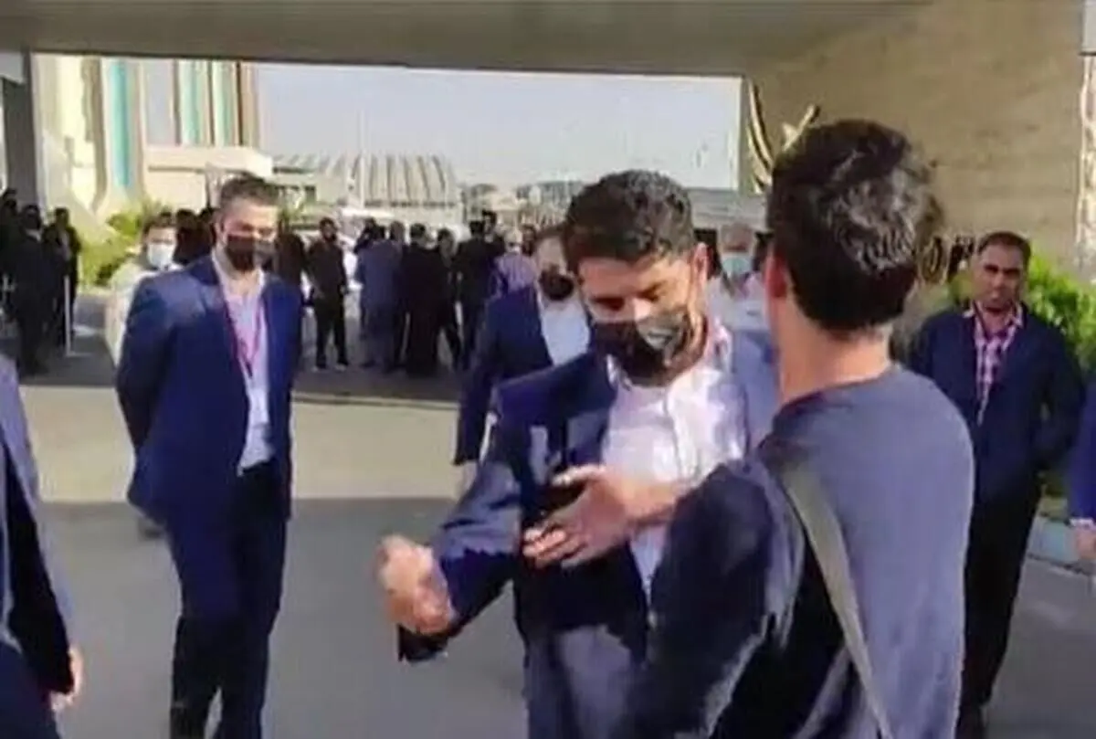 (ویدئو) بی‌احترامی به خبرنگاران هنگام بازگشت تیم ملی فوتبال ساحلی