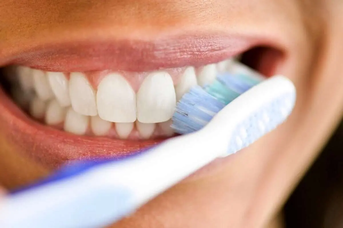 یک پرسش داغ: مسواک زدن پیش یا پس از صبحانه؟
