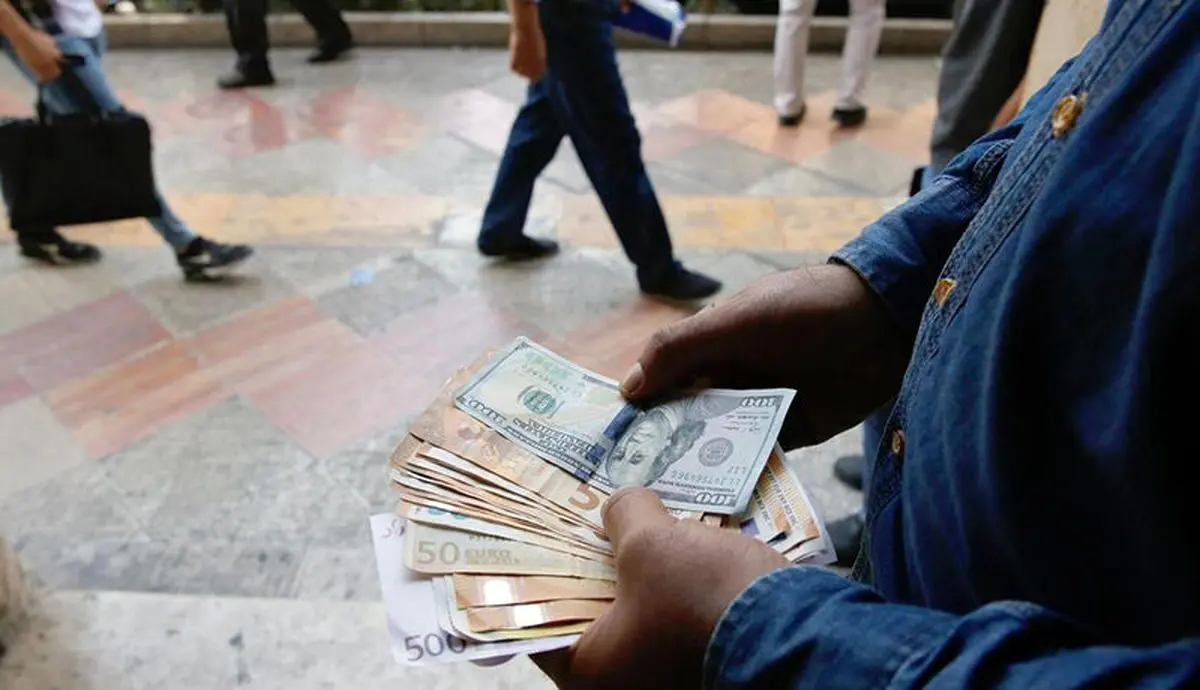 برخورد با اخلالگران بازار ارز و بازداشت ۱۷ تن