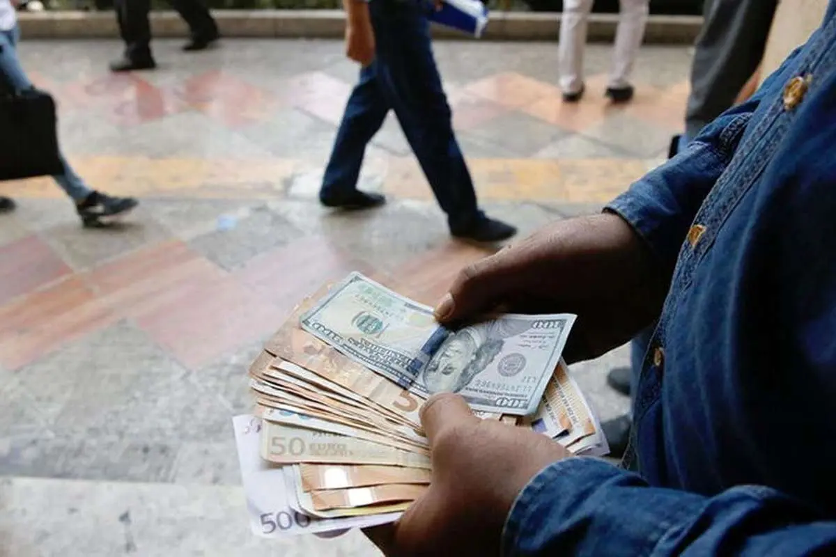 برخورد با اخلالگران بازار ارز و بازداشت ۱۷ تن