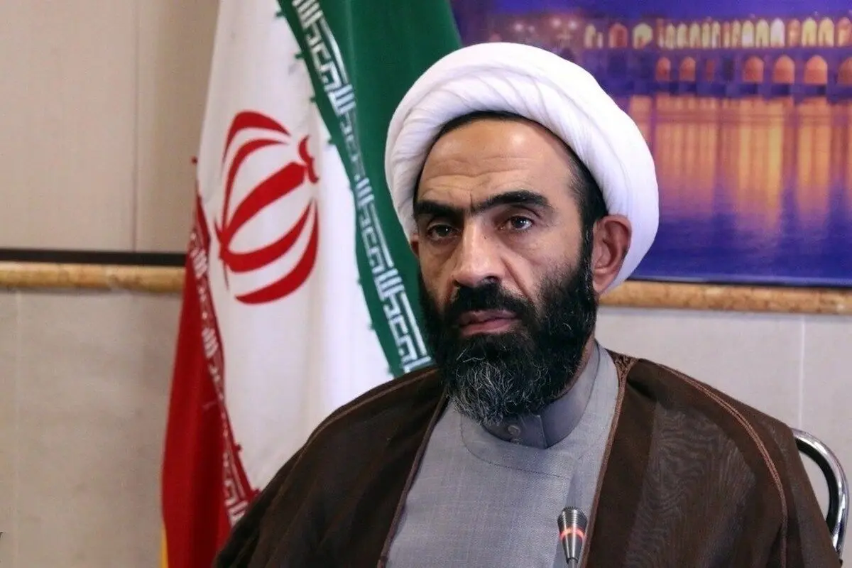 حمله تند یک نماینده به مولوی عبدالحمید؛ اگر آزادی نبود شما هر هفته پشت تریبون نمی‌رفتید
