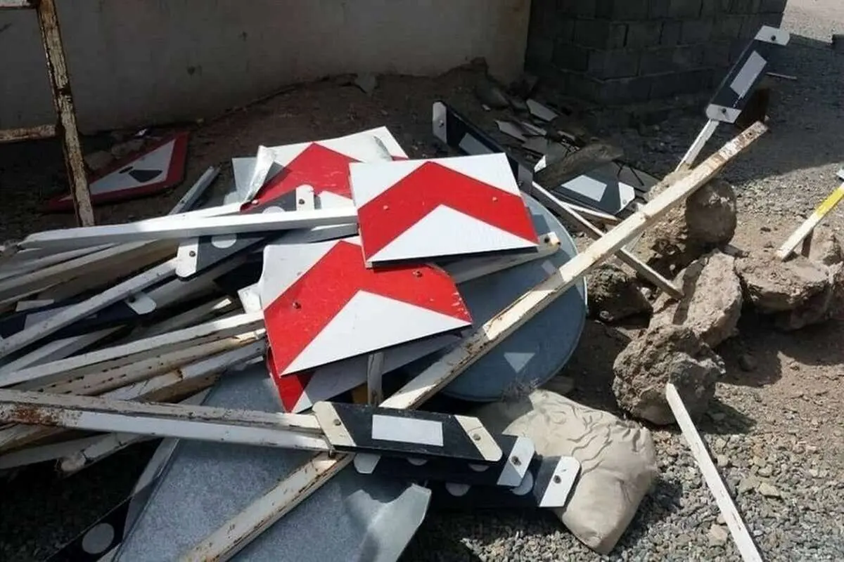 جزئیات سرقت تابلوهای شهری در یکی از محلههای تهران