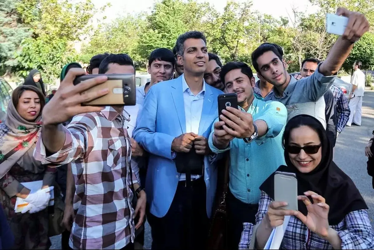 عصبانیت کیهان از عادل فردوسی‌پور؛ او حامی اراذل اجاره‌ای است