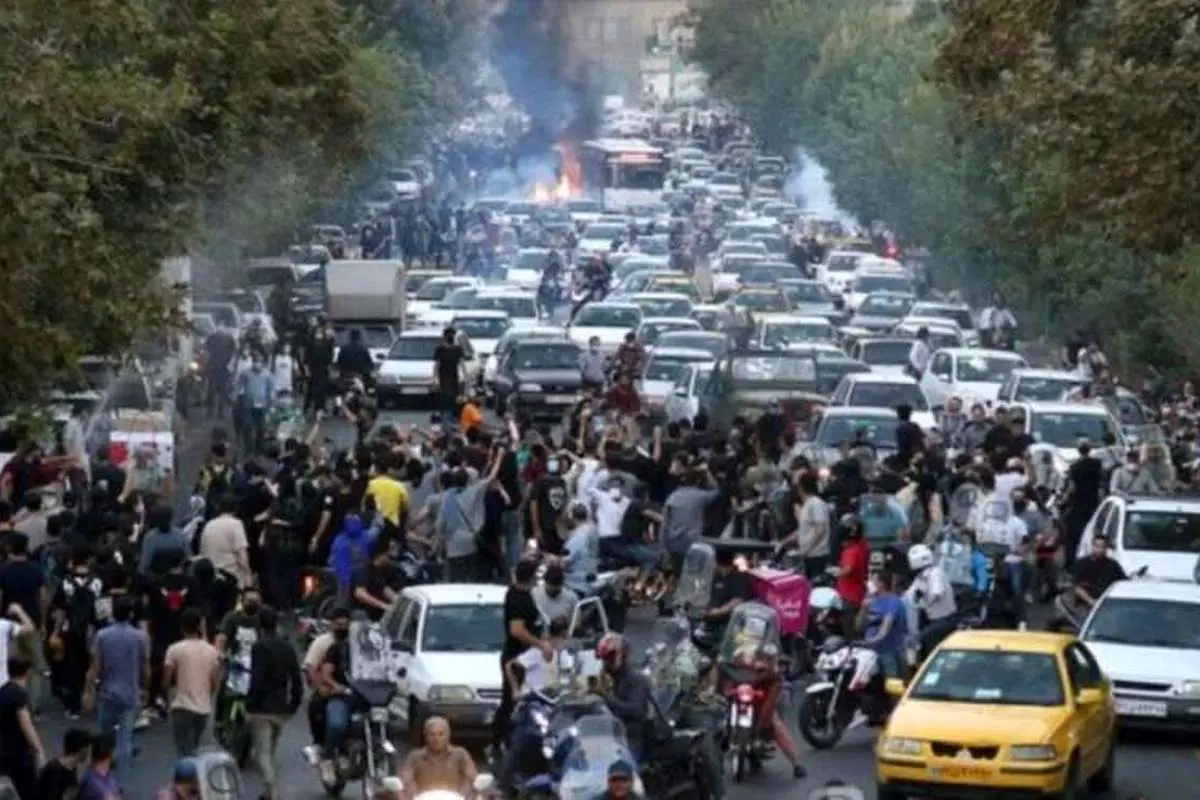 احمد بخارایی: اگر وضع اقتصاد خوب بود نیمی از معترضان به خیابان نمیآمدند