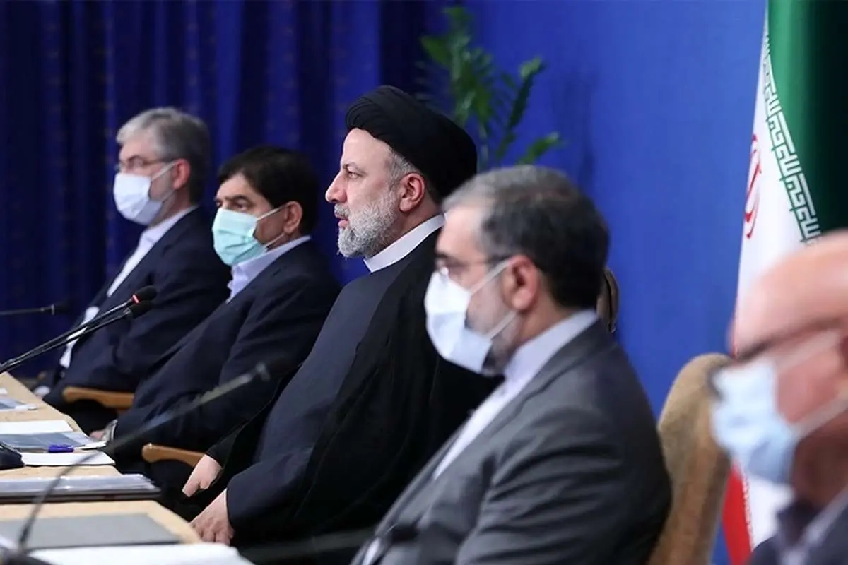 روزنامه اطلاعات خطاب به دولت: اقتصاد مردم که از بین رفته، لااقل اعتمادشان را بر باد ندهید
