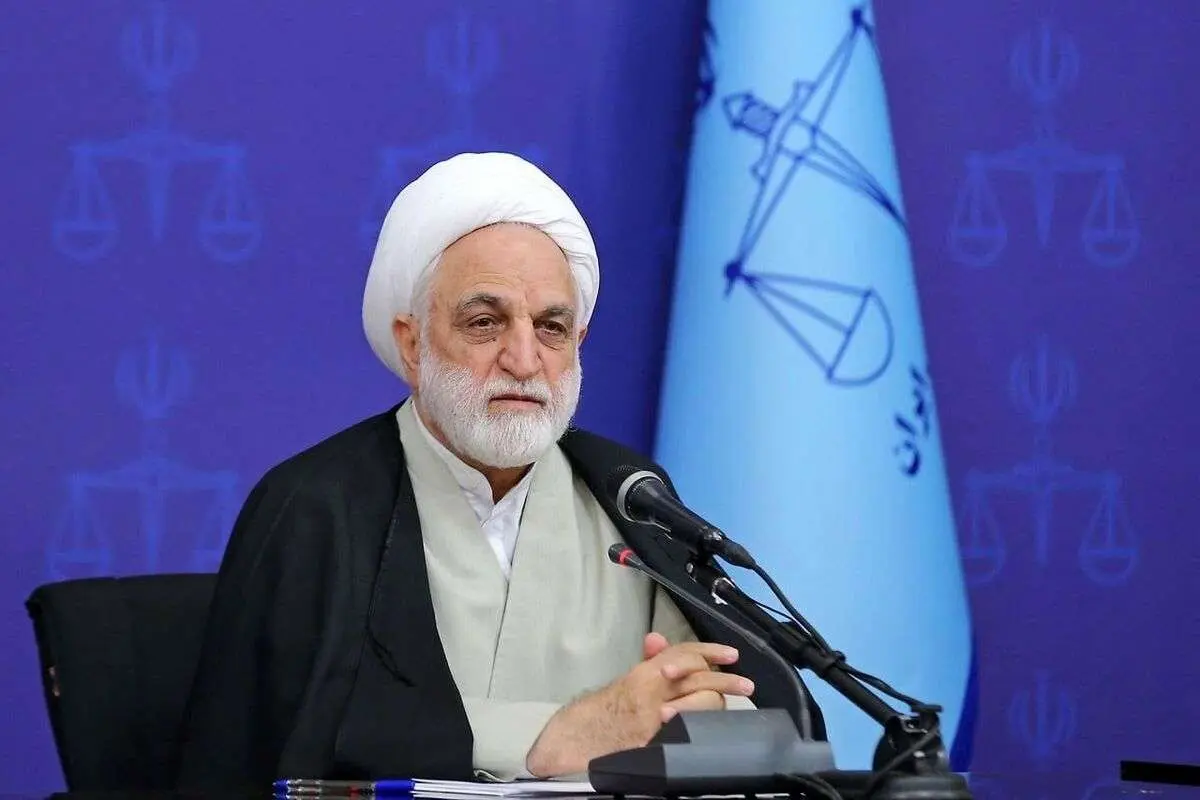 (ویدئو) «اژهای» از زدن عکس و بنرش انتقاد کرد