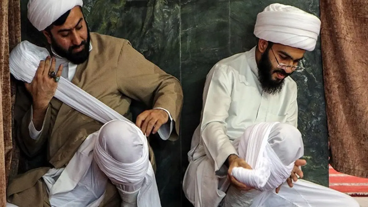 روزنامه اطلاعات: اکثر روحانیونی که مورد توهین قرار می‌گیرند منتقد هستند