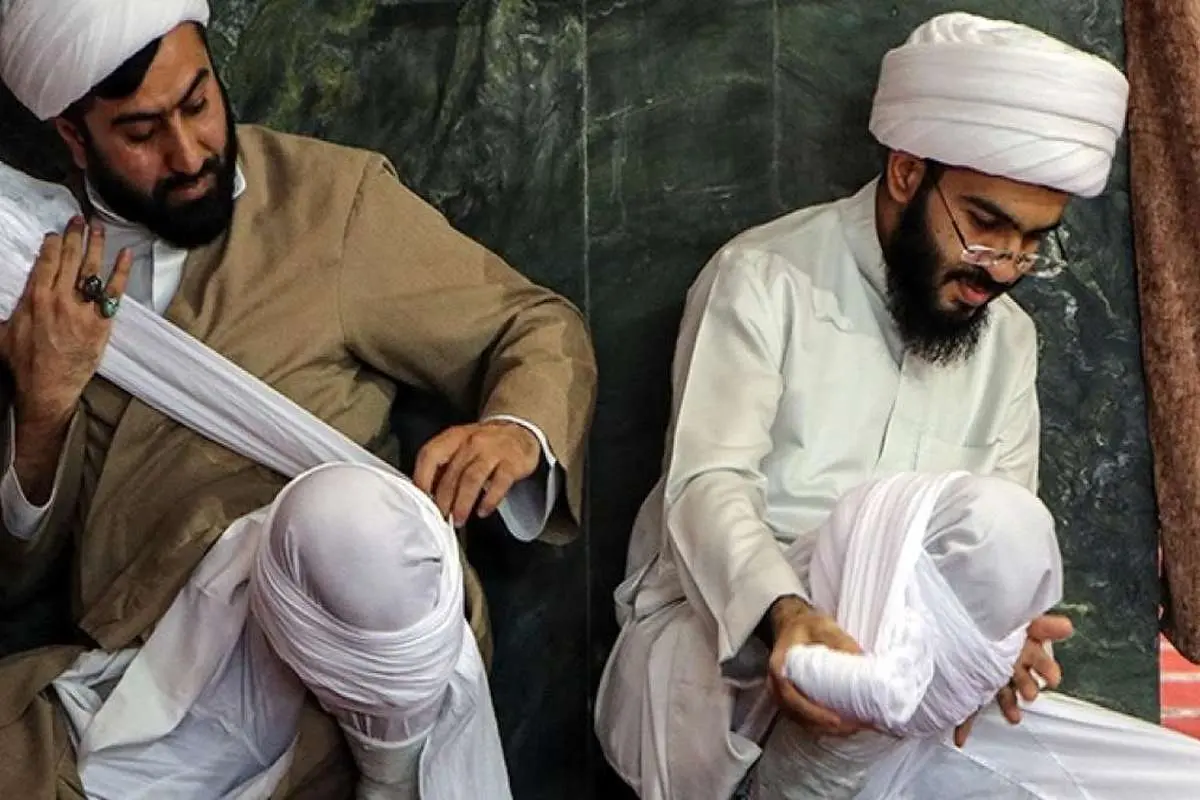 روزنامه اطلاعات: اکثر روحانیونی که مورد توهین قرار میگیرند منتقد هستند