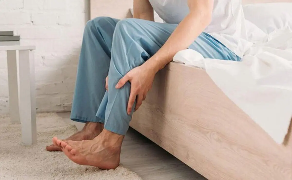 سندروم پای بی‌قرار؛ این علائم را جدی بگیرید