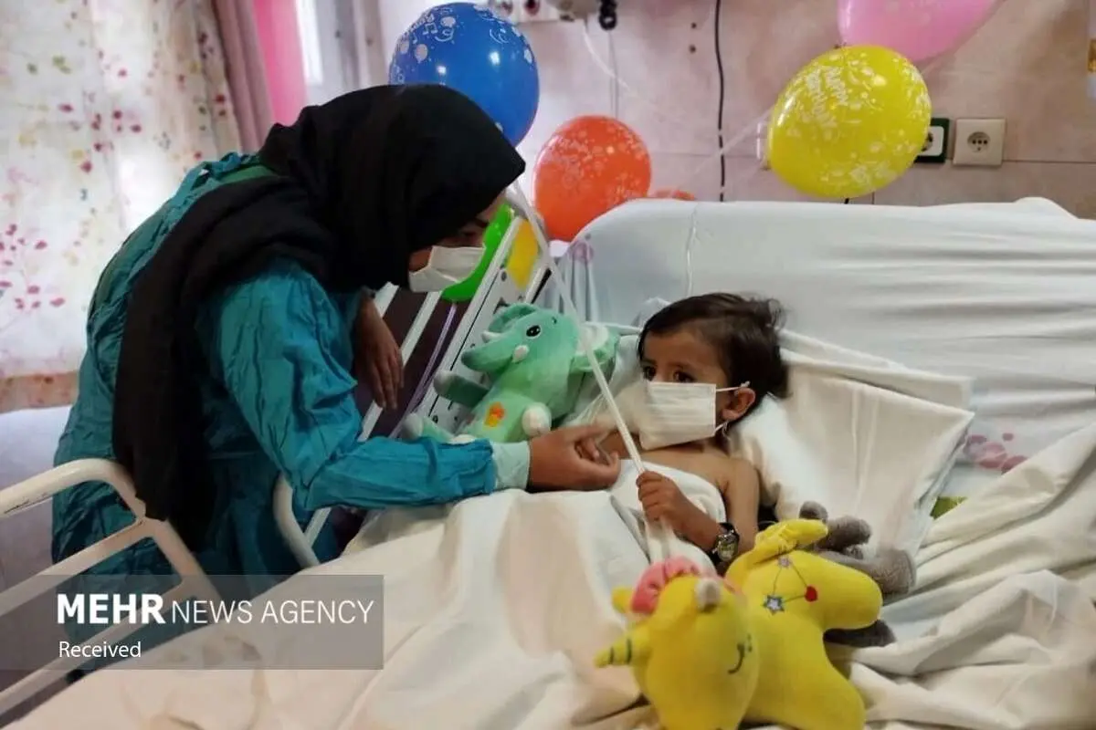 (تصاویر) تولد «راستین» کودک مجروح حادثه تروریستی شاهچراغ