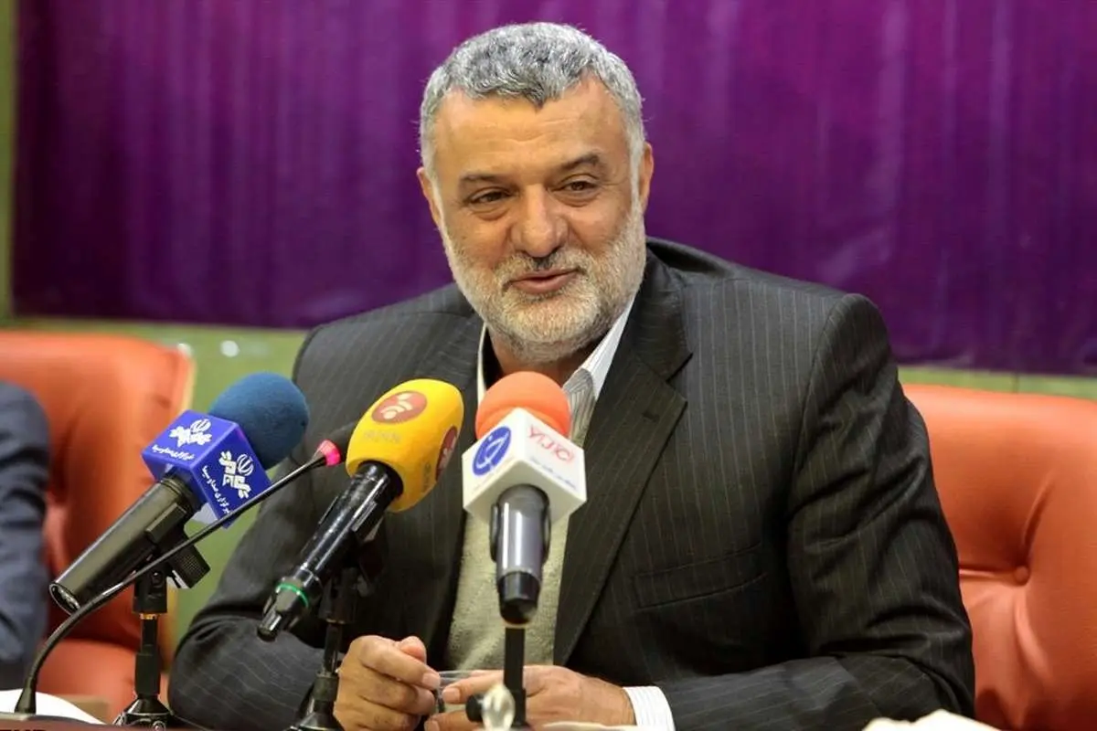 انتشار تصاویری از وزیر روحانی با بیل در حال کشاورزی!
