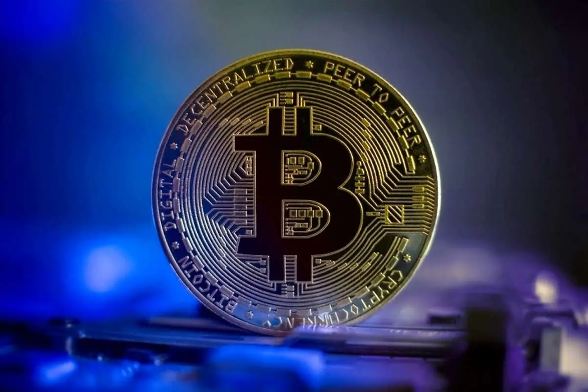 قیمتها در بازار ارز دیجیتال دو آذر ۱۴۰۱؛ بیتکوین سنگر ۱۶ هزار دلار را پس گرفت