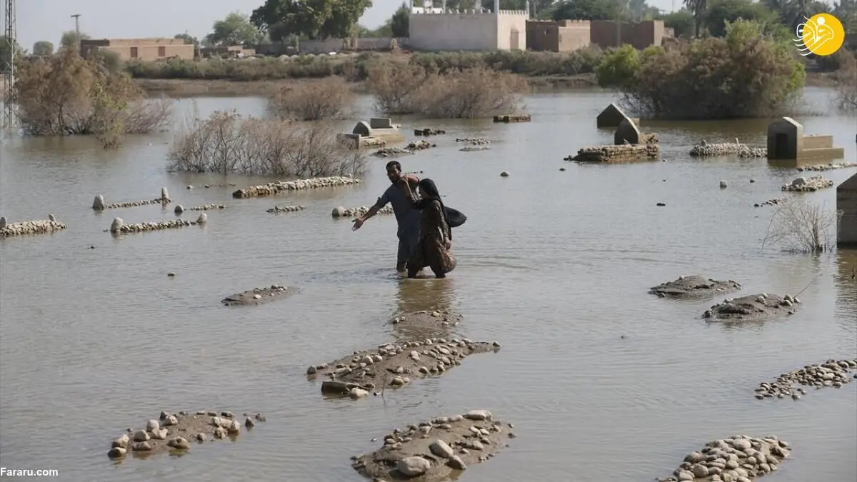 (تصاویر) سیل در پاکستان؛ قبرستان‌ها زیر آب رفت