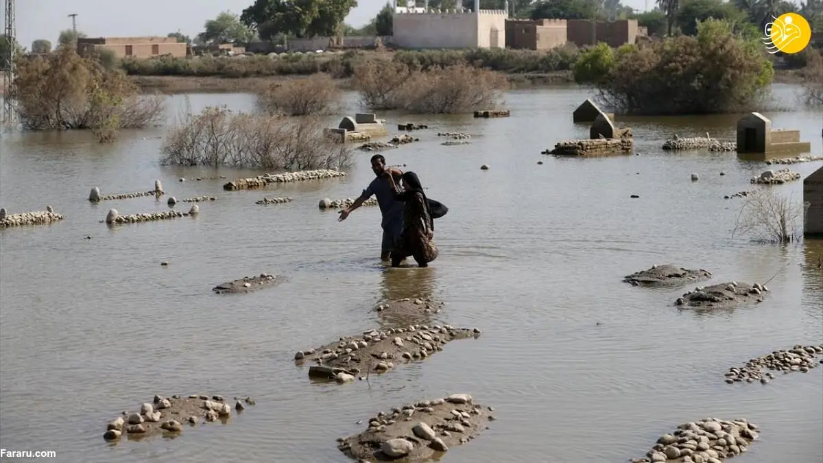 (تصاویر) سیل در پاکستان؛ قبرستان‌ها زیر آب رفت