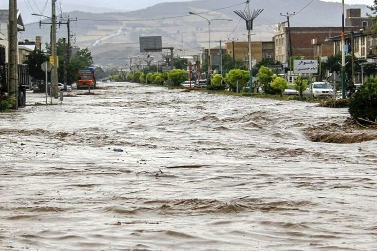 (ویدئو) جاری شدن سیل در خیابانهای لرستان
