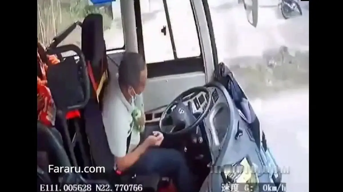(ویدئو) لحظه سکته قلبی راننده اتوبوس هنگام رانندگی