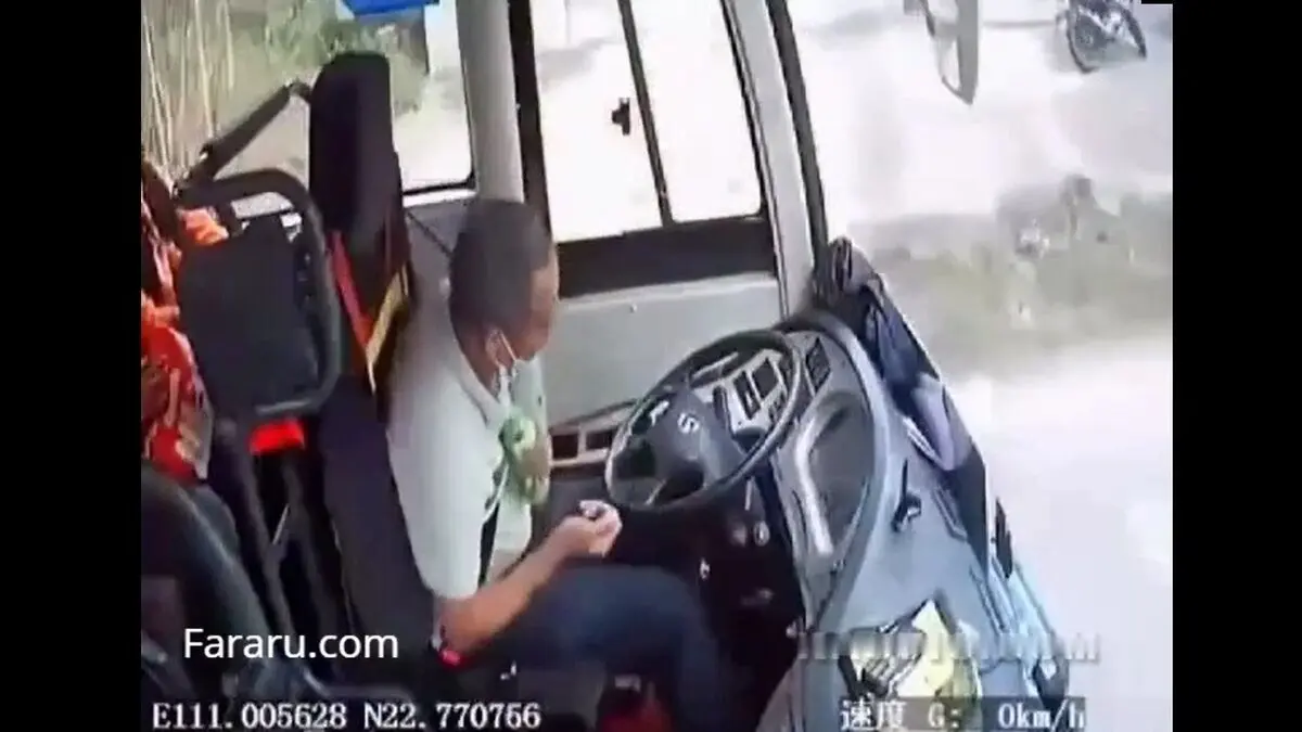 (ویدئو) لحظه سکته قلبی راننده اتوبوس هنگام رانندگی
