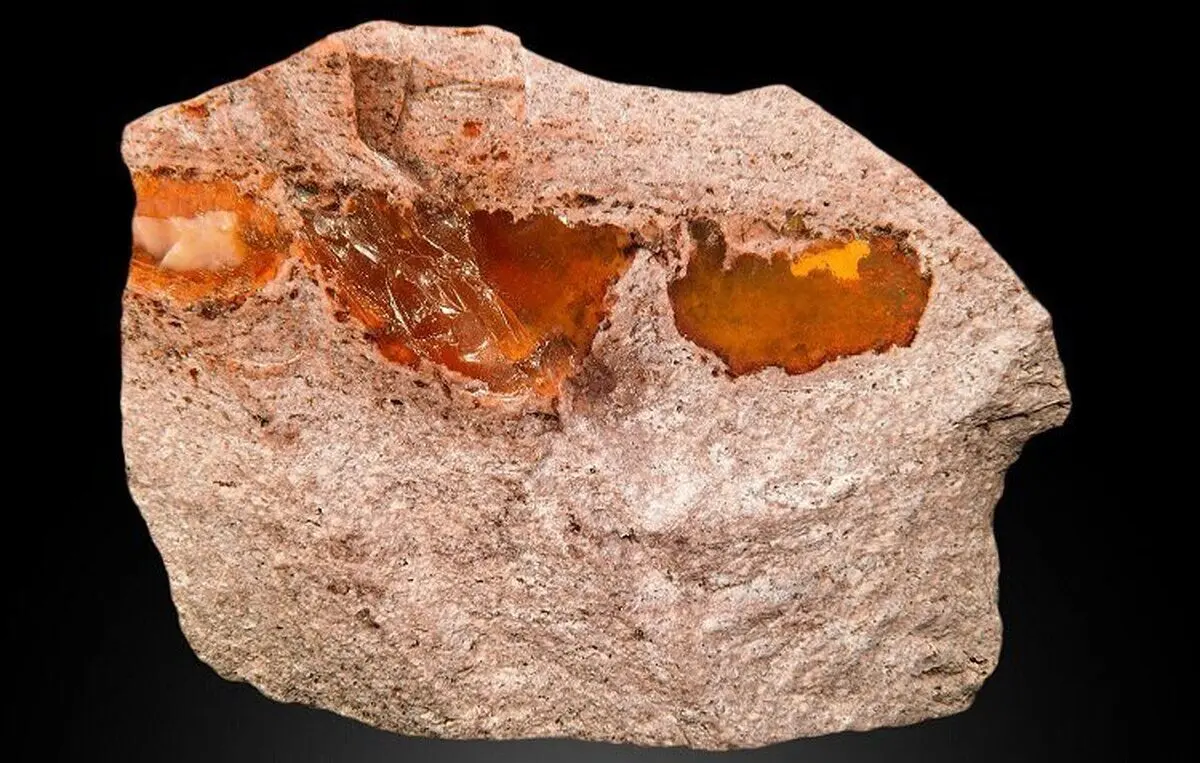 (ویدئو) نمایی خیره‌کننده از سنگ قیمتی اُپال را ببینید