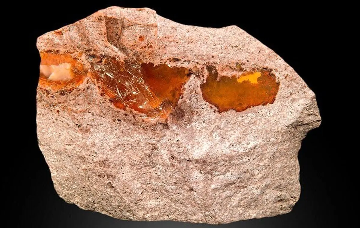 (ویدئو) نمایی خیره‌کننده از سنگ قیمتی اُپال را ببینید