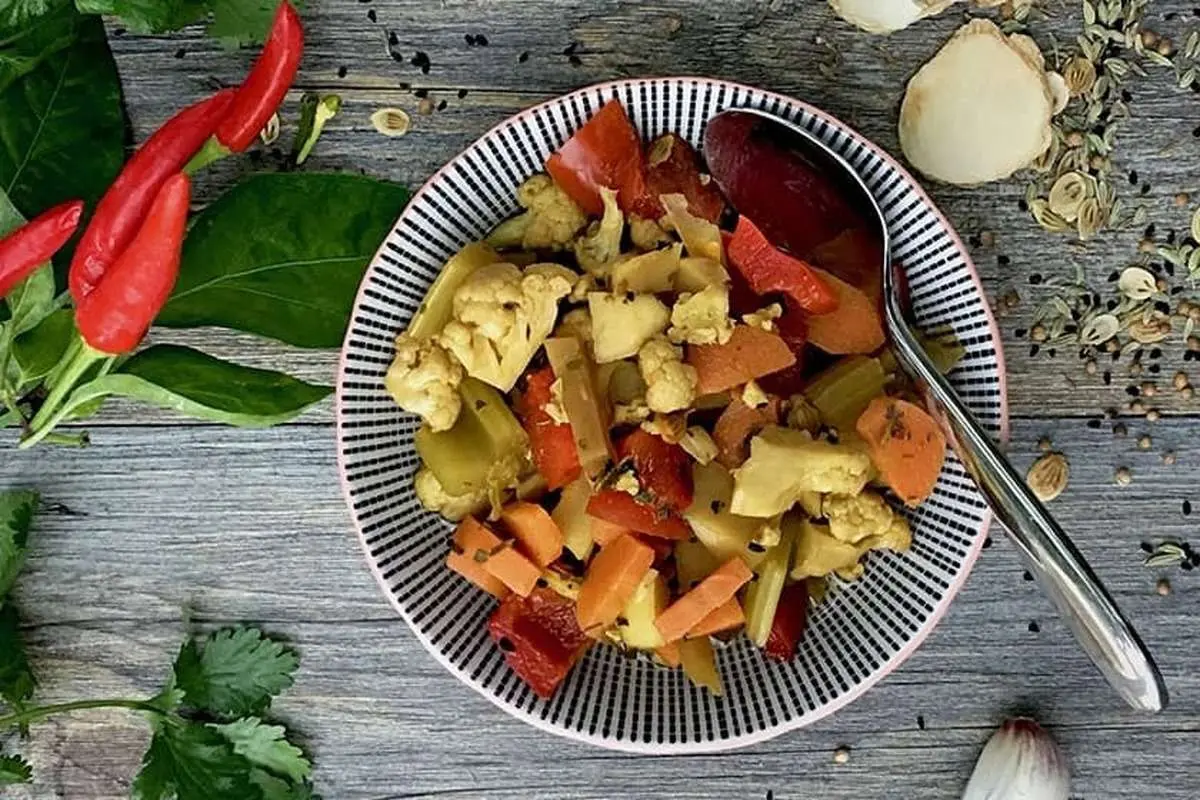 طرز تهیه ترشی سبزیجات + آموزش بلانچ کردن قارچ