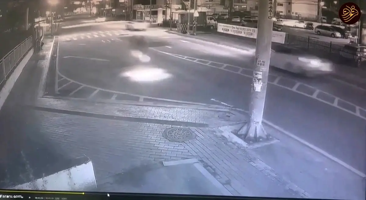 (ویدئو) برخورد شدید موتورسوار با تیر برق!